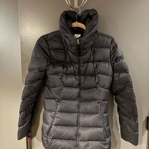 Patagonia Women's Black  Insulated Puffer Jacket with high neck